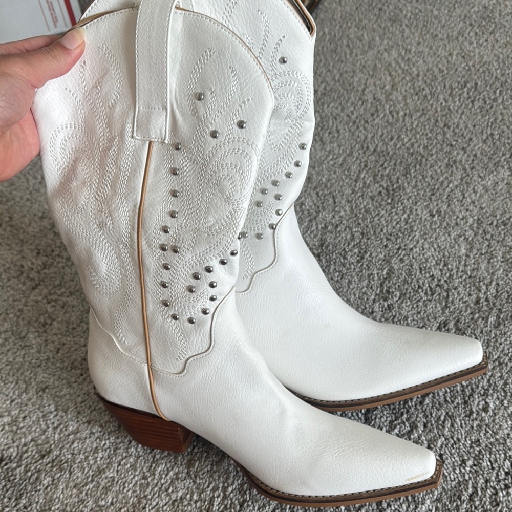 NEW NEVER WORN Cute White Cowboy Leather Boots